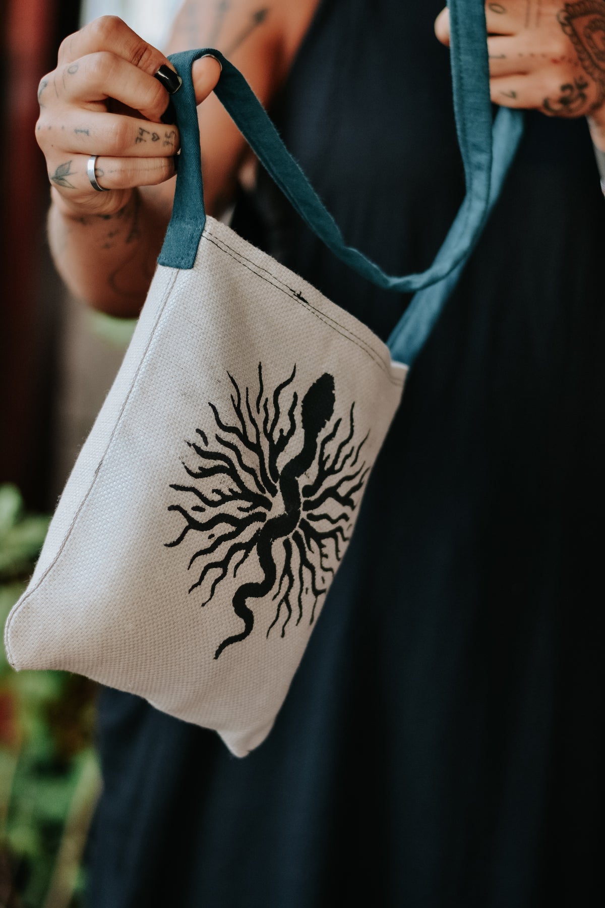 Bolsa cobra-raiz preto