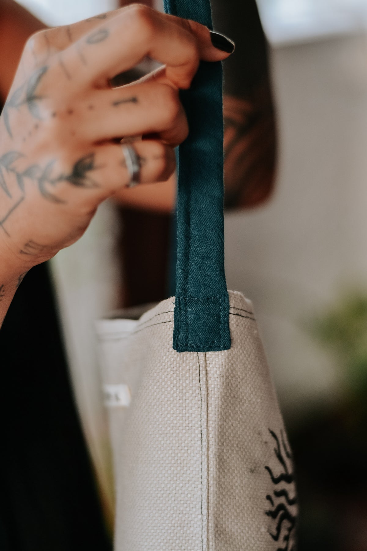 Bolsa cobra-raiz preto
